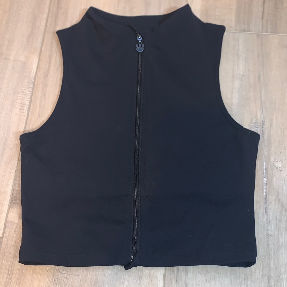 KadyLuxe Black Zip Front Midi  Crop Top  Sleeveless